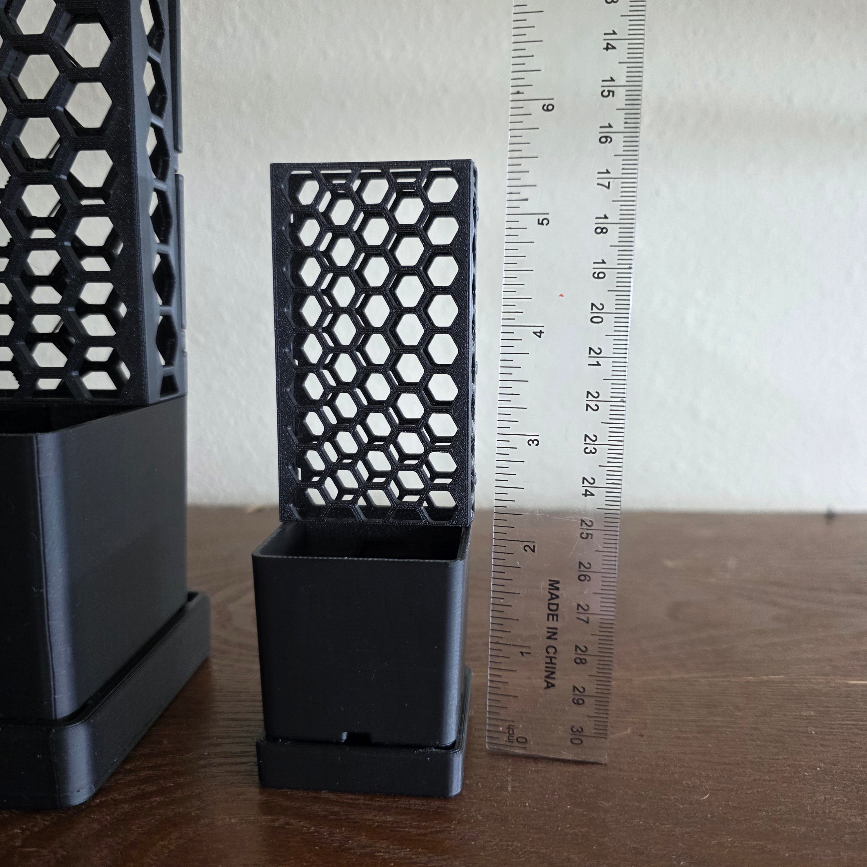 3D Printed Planter with Integrated Moss Pole | Small Climbing Plant Pot for Pothos, Philodendron & Monstera