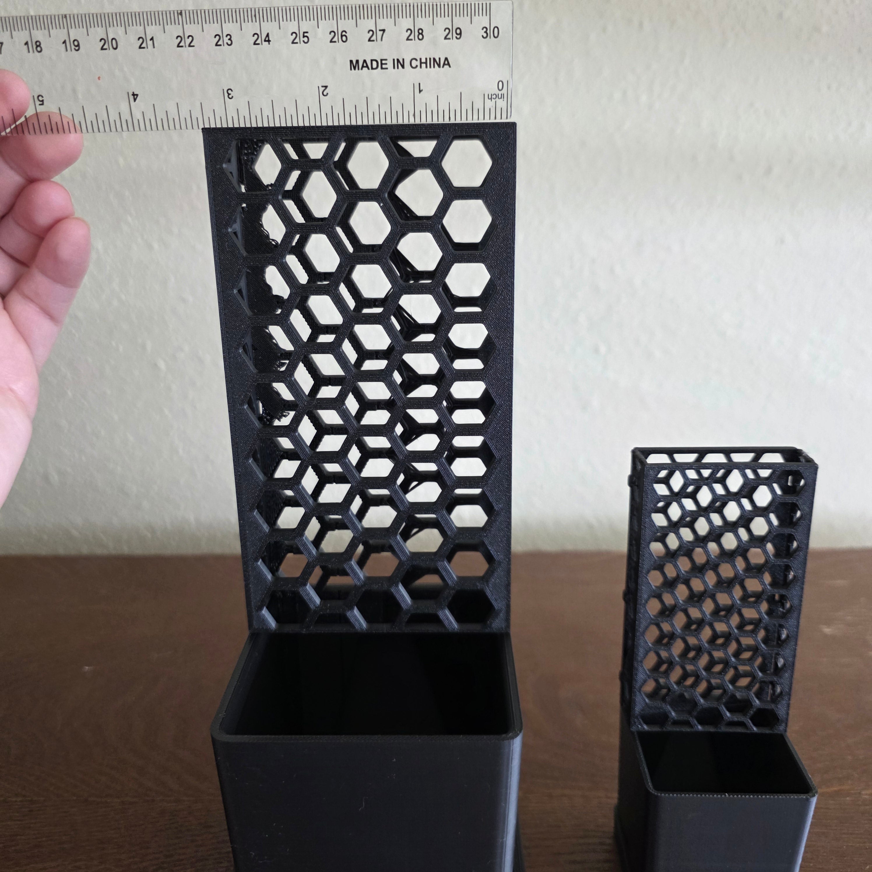 3D Printed Planter with Integrated Moss Pole | Small Climbing Plant Pot for Pothos, Philodendron & Monstera